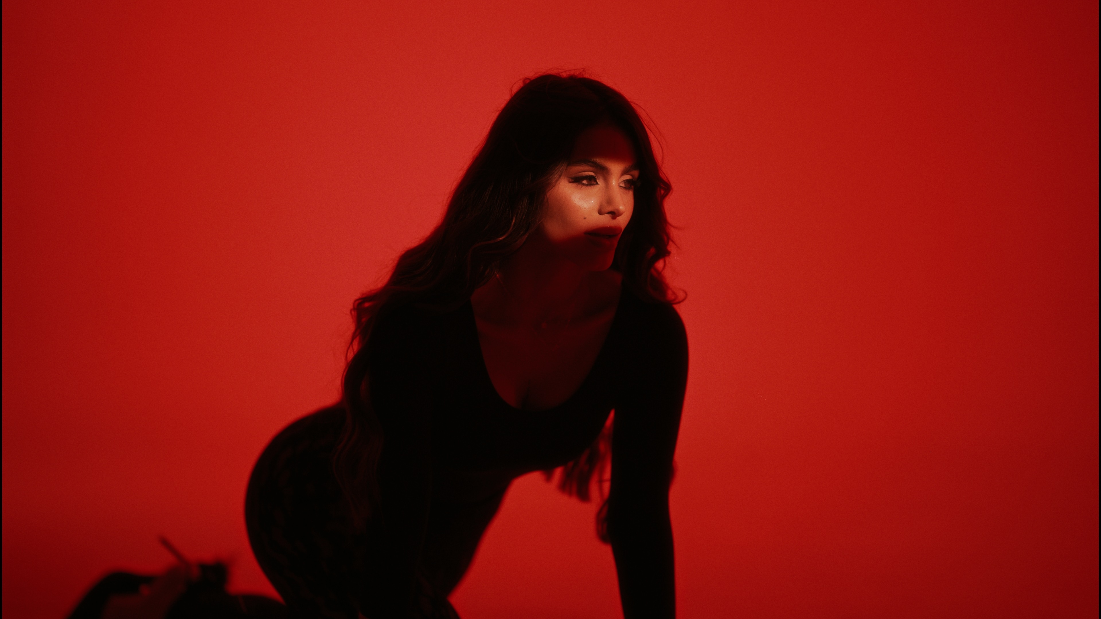 Creative red background dancer shoot, Estudio Helios
